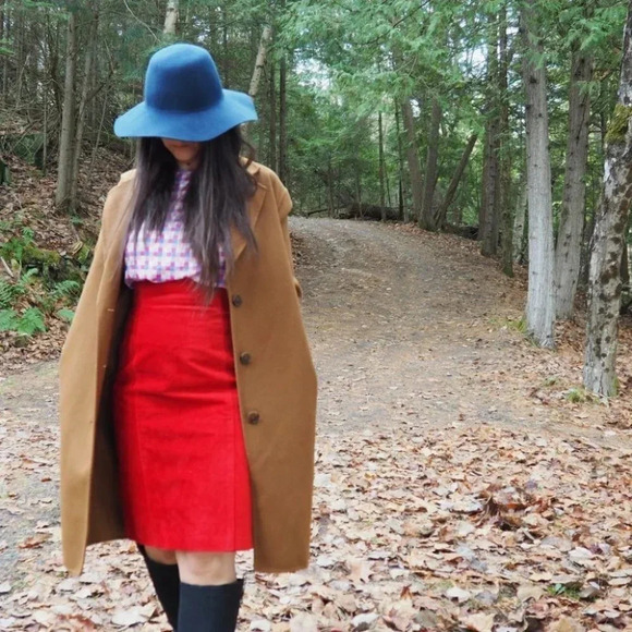 Vintage - Red Suede Leather Skirt - Picture 3 of 11